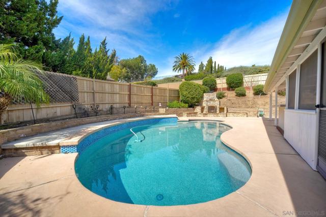 17240 Cuvee Ct, Poway CA: https://media.crmls.org/mediaz/84b58d4d-ba4b-4a9e-a347-5d01f1c1ff60.jpg