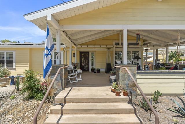 10505 Valle Vista Rd, Lakeside CA: https://media.crmls.org/mediaz/84b5ea00-cfd9-4a97-b7da-571814c4f3d5.jpg