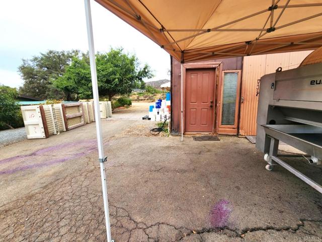 25260 E Old Julian Hwy, Ramona CA: https://media.crmls.org/mediaz/84b6233e-8745-4427-9fdb-c5ccd8e1a437.jpg