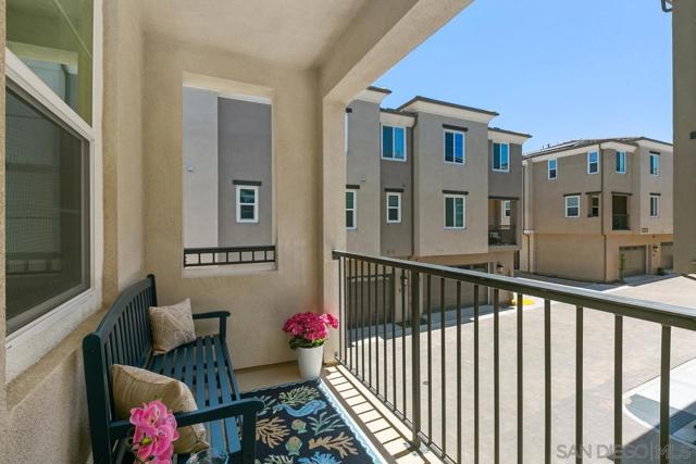 1229 Sunrise View, San Marcos, California 92078, 3 Bedrooms Bedrooms, ,3 BathroomsBathrooms,Townhouse,For Sale,Sunrise View,240014392SD