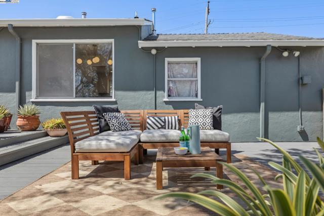 4859 Seaview Ave, Castro Valley CA: https://media.crmls.org/mediaz/84b7f34f-2de6-4350-bd33-6590b48cba3b.jpg