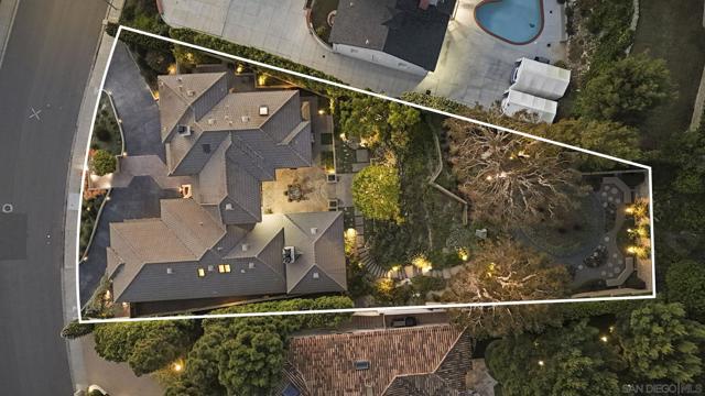 7207 Fairway Rd, La Jolla CA: https://media.crmls.org/mediaz/84b7f9d2-2233-4b95-ba68-583f033733a6.jpg