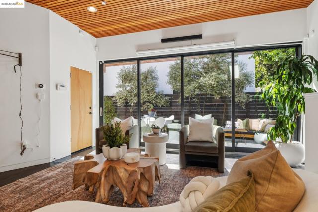 2010 9th St, Berkeley CA: https://media.crmls.org/mediaz/84b81633-cb85-4b17-823a-46d588e172e0.jpg