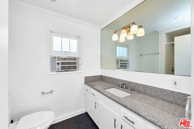 607 Ashland Avenue, Santa Monica CA: https://media.crmls.org/mediaz/84b842ab-34e5-45ce-8c64-d23a5b25092a.jpg