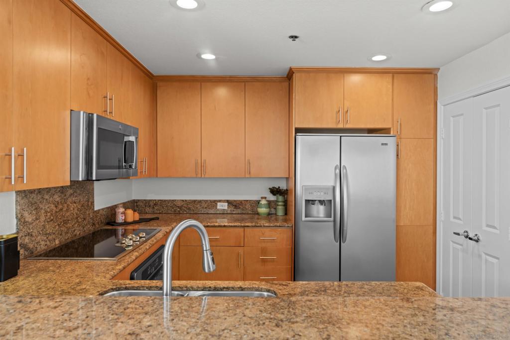 924 Hornblend St - photo 13