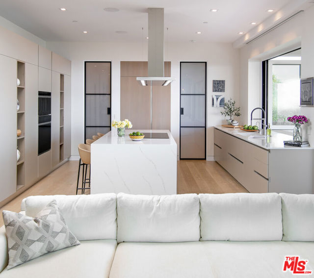 945 Arbolado Road, Santa Barbara CA: https://media.crmls.org/mediaz/84b87cf5-0052-474e-bb9f-0aa85e9590ff.jpg