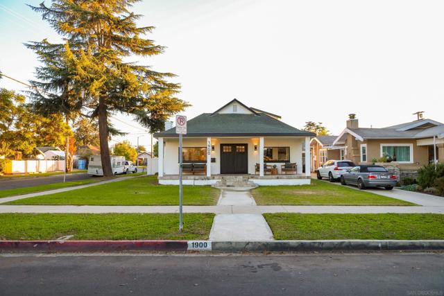 1900 W 41St St, Los Angeles CA: https://media.crmls.org/mediaz/84b8ba34-ec2a-47c5-87ef-c598685c54e9.jpg