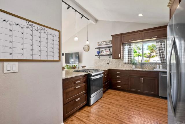Detail Gallery Image 8 of 52 For 1807 Calle Sinaloa, Vista,  CA 92084 - 4 Beds | 2 Baths