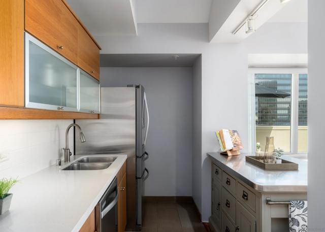 350 W Ash St, San Diego CA: https://media.crmls.org/mediaz/84b98b4f-fab4-4d8f-9731-eefc102a6262.jpg