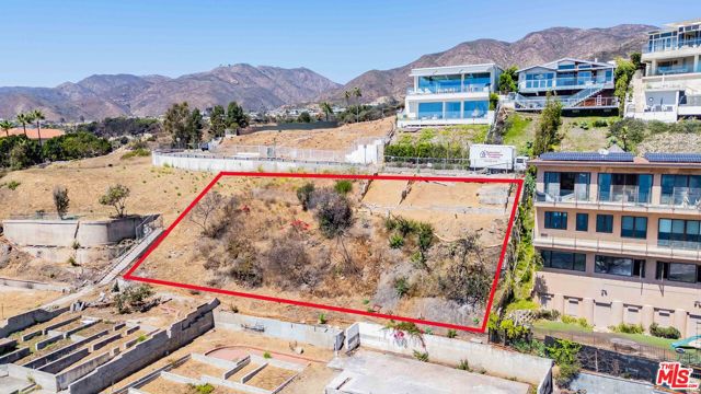 17884 Castellammare Drive, Pacific Palisades CA: https://media.crmls.org/mediaz/84b9a8bd-e0d8-450b-a969-85c8cf82ce2d.jpg