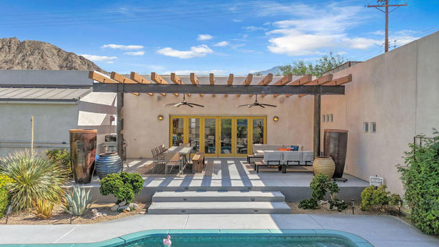53945 Eisenhower Drive, La Quinta CA: https://media.crmls.org/mediaz/84b9b55f-cb01-40cc-8673-55d656e3ede0.jpg