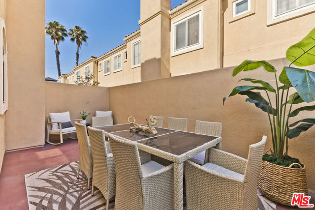 1630 E Palm Avenue, El Segundo CA: https://media.crmls.org/mediaz/84b9cac9-4834-4ed0-9c0e-0c5c0f06e70f.jpg