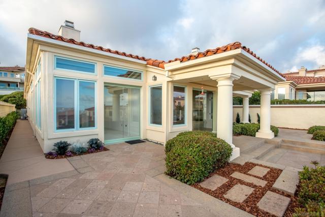 1327 Caminito Batea, La Jolla CA: https://media.crmls.org/mediaz/84ba31cb-1f4f-4b38-aa9d-4011f954bc32.jpg