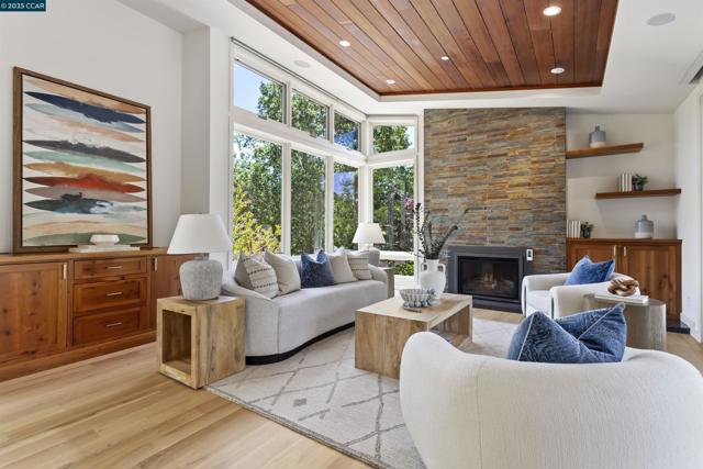 53 Tara Rd, Orinda CA: https://media.crmls.org/mediaz/84ba6b5b-1b2a-4cf1-8bbc-59bf8216b667.jpg