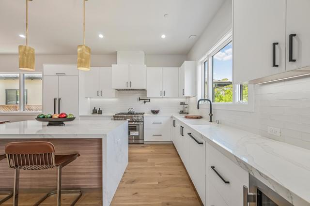 980 Lucky Avenue, Menlo Park CA: https://media.crmls.org/mediaz/84ba89de-9952-4ad4-b466-028f9e865bb9.jpg