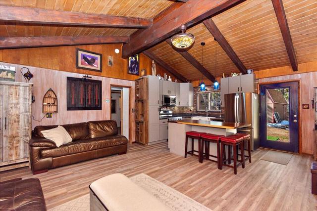 40123 Hillcrest Drive, Big Bear CA: https://media.crmls.org/mediaz/84bb65fd-8446-4eda-8b44-b95e023fe0ae.jpg