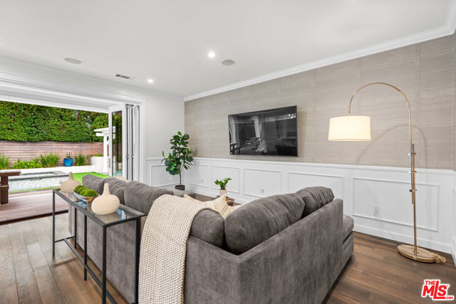 4616 Ventura Canyon Avenue, Sherman Oaks CA: https://media.crmls.org/mediaz/84bb6c4f-a0b8-4129-a92b-170d4d8dbc0d.jpg