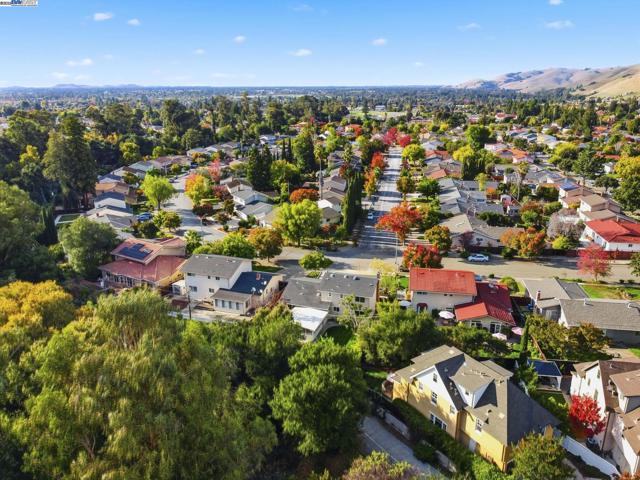 42293 Camino Santa Barbara, Fremont CA: https://media.crmls.org/mediaz/84bb9812-d2a8-4df4-b332-6527feeafa18.jpg