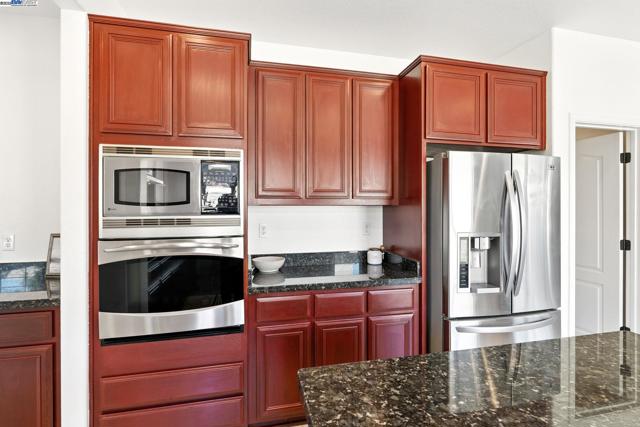 3909 Danbury Way, Fairfield CA: https://media.crmls.org/mediaz/84bbc64f-27ca-4553-b734-1f177f35d9cd.jpg