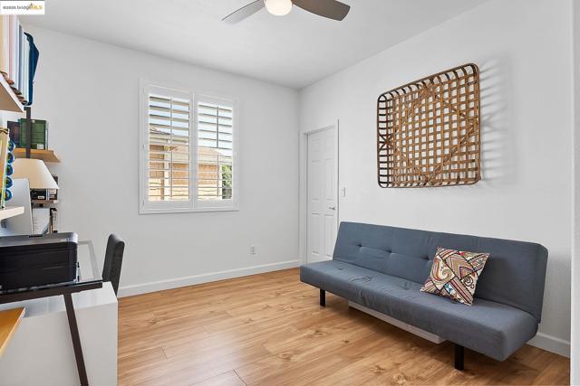 917 Sawyer Way, Brentwood CA: https://media.crmls.org/mediaz/84bbfd21-c1ca-4f3e-8539-cf12212df354.jpg