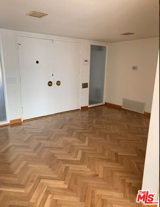5248 LOS ENCANTOS Way, Los Angeles CA: https://media.crmls.org/mediaz/84bc5129-fcdf-47e7-a204-f73727be605f.jpg