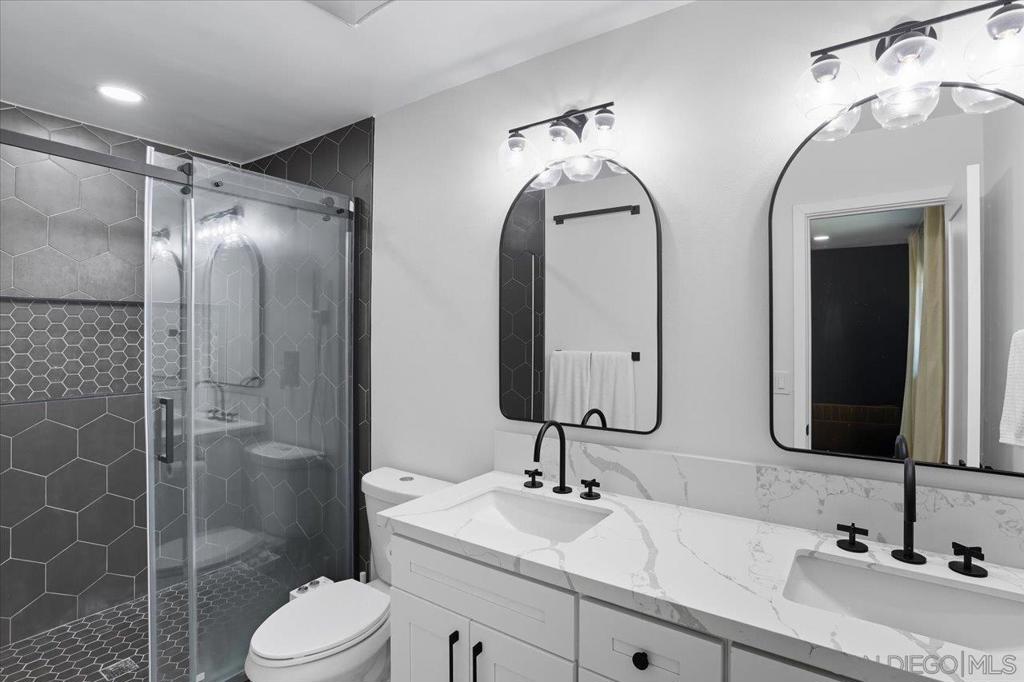 https://media.crmls.org/mediaz/84bc73aa-4a36-4aa7-b275-aef10a8c22ce.jpg?preset=X-Large