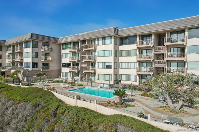 872 S Sierra Ave, Solana Beach CA: https://media.crmls.org/mediaz/84bc8278-e1b0-46c3-93ae-d2e389666beb.jpg
