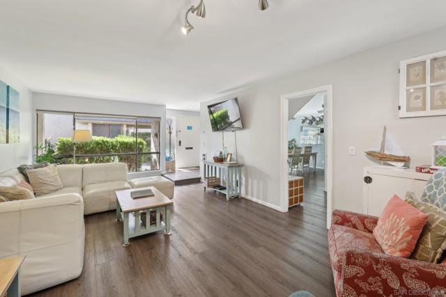872 S Sierra Ave, Solana Beach CA: https://media.crmls.org/mediaz/84bc9a76-5b87-4b41-9dac-059b8195b725.jpg