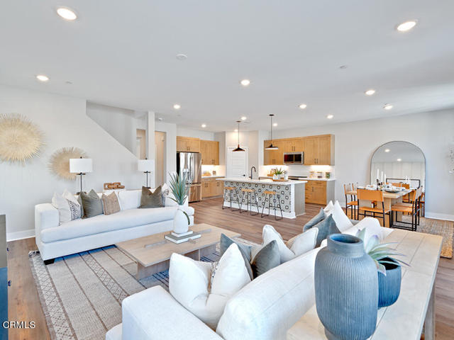 Detail Gallery Image 3 of 18 For 104 Gray Pine Way, Piru,  CA 93040 - 3 Beds | 2/1 Baths