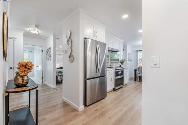 825 Oak Grove Rd, Concord CA: https://media.crmls.org/mediaz/84bcf8e1-31fe-4c2d-8e24-f0620339bb5b.jpg