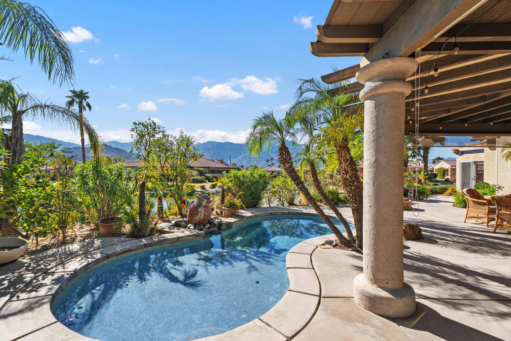 5 Lake Louise Court