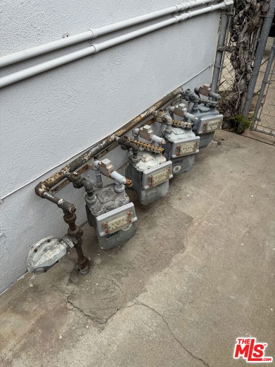 231 California Avenue, Santa Monica CA: https://media.crmls.org/mediaz/84bd1c1d-047a-4ea6-b8bc-8ba5765716da.jpg