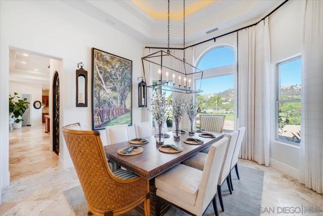 15397 Rock Creek Ln, El Cajon CA: https://media.crmls.org/mediaz/84be0a20-8e0f-4524-bd4f-8e12b89f94ef.jpg