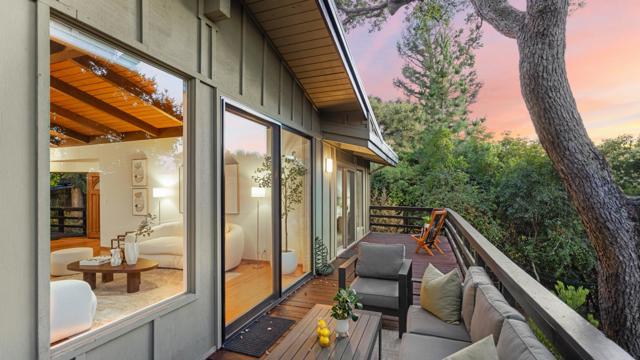 760 La Mesa Drive, Portola Valley CA: https://media.crmls.org/mediaz/84beb117-ef50-4d35-a829-3be18c32a8d1.jpg