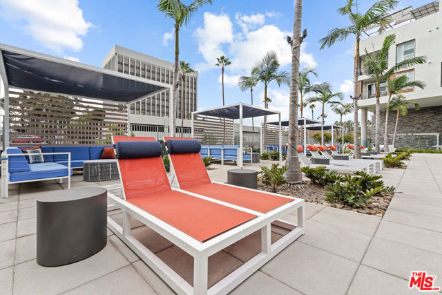 5075 Camino De La Siesta, San Diego CA: https://media.crmls.org/mediaz/84bed586-1c14-44da-a21e-e130552863af.jpg