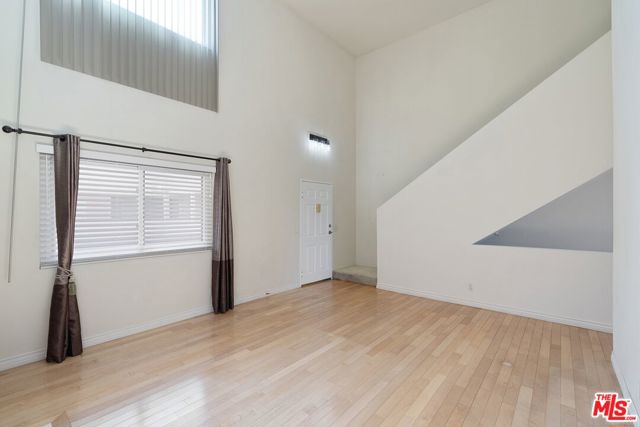5604 Rhodes Avenue, 306 photo 8