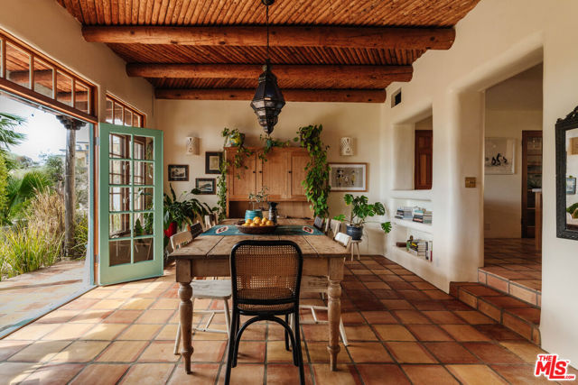 2865 Marquette Drive, Topanga CA: https://media.crmls.org/mediaz/84beef22-6427-43f4-88eb-c2761e9cfa0b.jpg