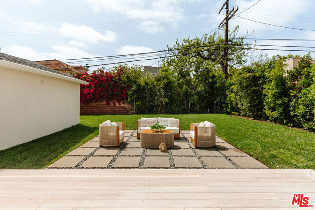 2221 Virginia Road, Los Angeles CA: https://media.crmls.org/mediaz/84bef102-c3a6-437e-afc0-020e52bbdd66.jpg