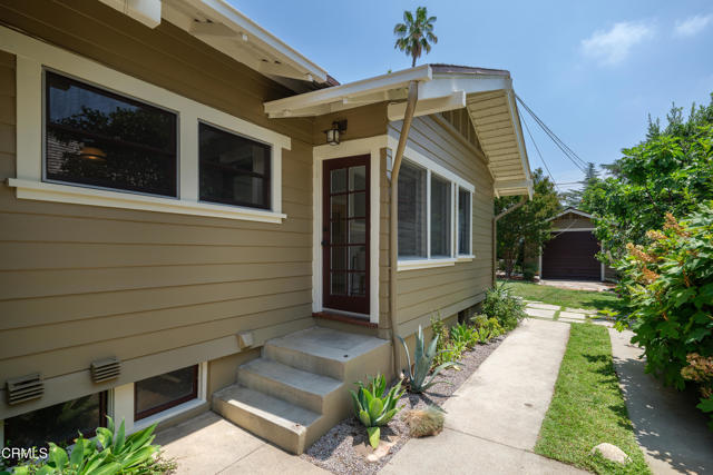 1036 N Chester Avenue, Pasadena CA: https://media.crmls.org/mediaz/84bfac3e-dfd1-4575-b98b-04d7b9066a0a.jpg