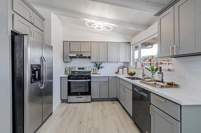 761 Lakeknoll Drive, Sunnyvale CA: https://media.crmls.org/mediaz/84c01690-18f5-470b-9296-b2d5714c25b7.jpg