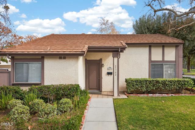 Detail Gallery Image 3 of 46 For 25702 Vista Fairways Dr, Valencia,  CA 91355 - 2 Beds | 2 Baths