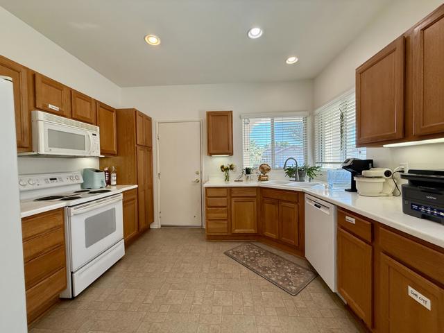 78584 Glastonbury Way, Palm Desert CA: https://media.crmls.org/mediaz/84c043d5-80dd-47bd-b120-5c334996e8b8.jpg