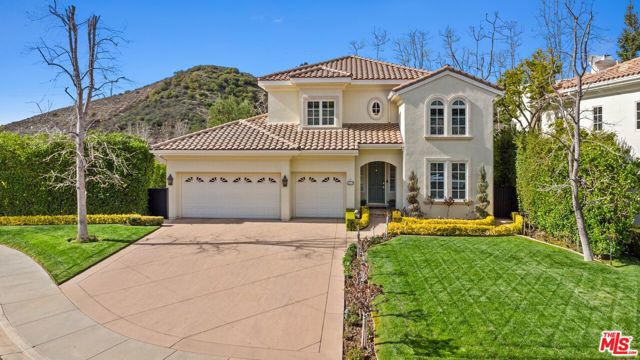 219 Baybrook Court, Lake Sherwood CA: https://media.crmls.org/mediaz/84c0493c-bdf1-46a1-8012-0e970aa4efb6.jpg