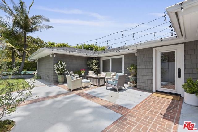 207 10th Street, Santa Monica CA: https://media.crmls.org/mediaz/84c0c448-5c25-4418-84d8-1f6172472521.jpg