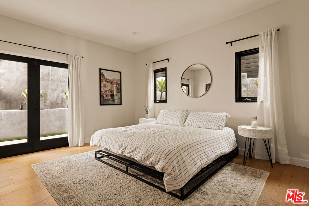 3936 Farley CourtStudio City img 11