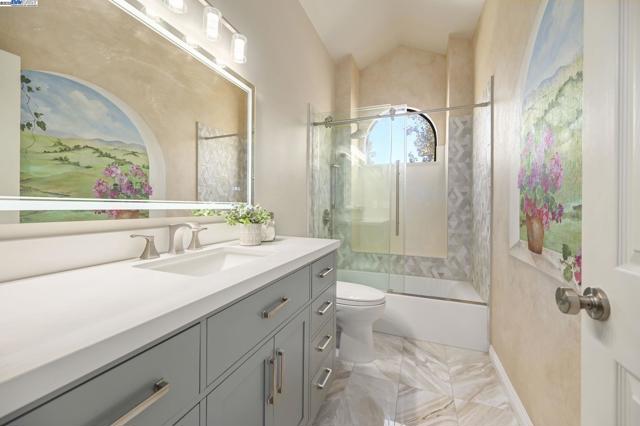 112 Kingswood Cir, Danville CA: https://media.crmls.org/mediaz/84c1fffc-b698-41d3-b39c-df0b3c67ef08.jpg