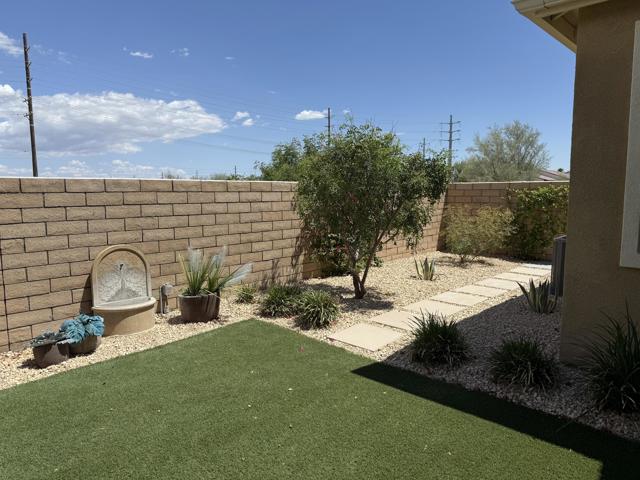39912 Felicita Parkway, Palm Desert CA: https://media.crmls.org/mediaz/84c20405-0e31-4b7c-bcc6-b015f0c46422.jpg