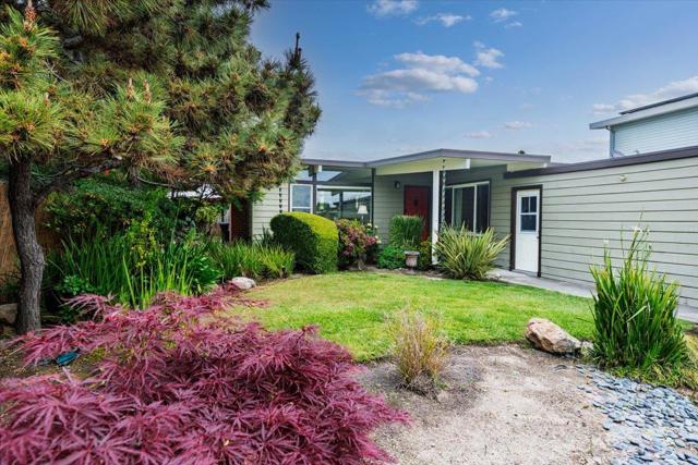 2037 Harding Avenue, San Mateo CA: https://media.crmls.org/mediaz/84c22818-9130-4ee3-8a6c-86d0066e23a6.jpg