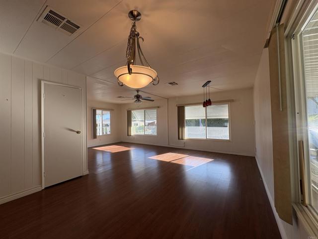 Detail Gallery Image 11 of 58 For 1490 S Orange Ave #127,  El Cajon,  CA 92020 - 2 Beds | 2 Baths