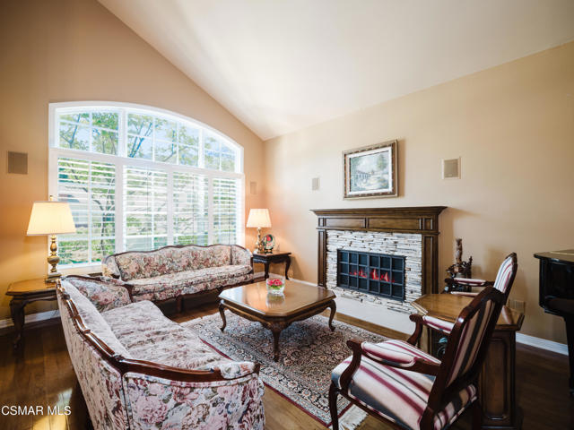 1624 Bushgrove Court, Lake Sherwood CA: https://media.crmls.org/mediaz/84c261cb-6e61-49ba-8d5f-40b9e0779fff.jpg